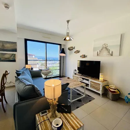 Cote Pied Dans L'eau Vue بروبرِيانّو