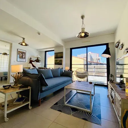 Cote Pied Dans L'eau Vue *