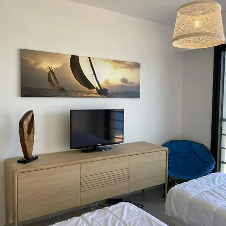 Cote Pied Dans L'eau Vue Appartement *