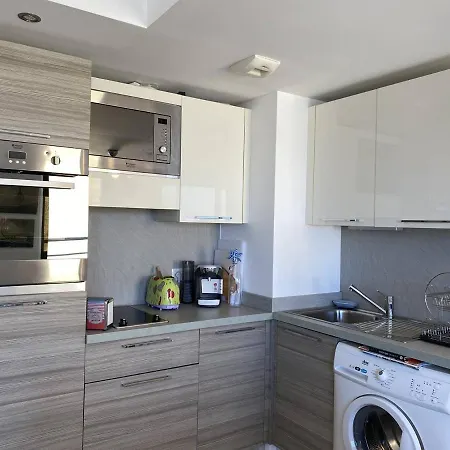 Cote Pied Dans L'eau Vue Propriano (Corsica)